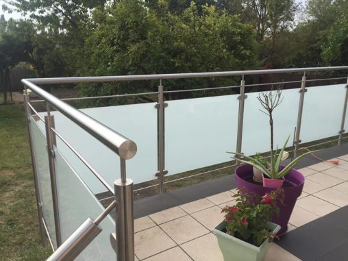Garde-corps en verre sur balcon — réalisation CM Déco